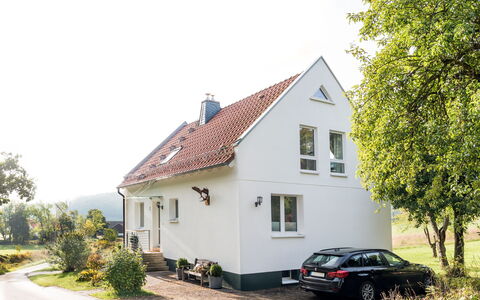 Forsthaus Gut Malberg: Neige, Ciel, Montagne, Fenêtre, Nuage, Bâtiment, Maison, Pente, Arbre, Chalet