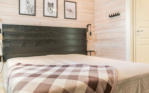 Otso: Chambre, Bois, Lit, Literie, Drap De Lit, Meubles, Linge, Design Intérieur, Cadre De Lit, Sol