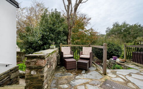 Cherry Orchard Cottage: Ciel, L'Eau, Nuage, Plage, Parapluie, Mobilier De Jardin, Ombre, Cotiers Et Relief Océaniques