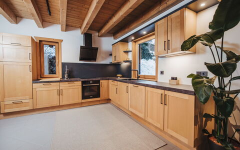 Chalet 1018: Cabinetry, Comptoir, Meubles, Plante D'Appartement, Bois, Design Intérieur, Sol, Cuisine, Sol, Bâtiment