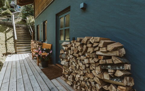 Chalet 1018: Bâtiment, Fenêtre, Bois, L'Eau, Pot De Fleur, Plante, Sol, Sol, Arbre, Mur