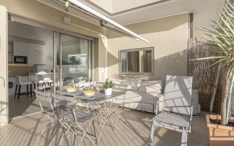 Mare Azzurro: Ciel, L'Eau, Nuage, Plage, Parapluie, Mobilier De Jardin, Ombre, Cotiers Et Relief Océaniques