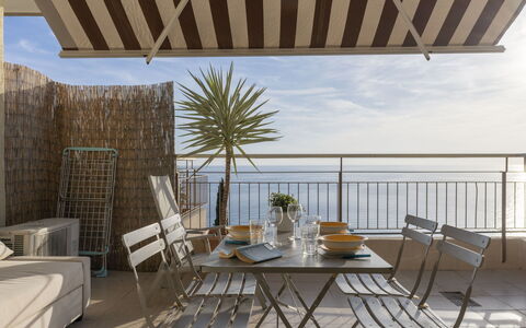 Mare Azzurro: Ciel, L'Eau, Nuage, Plage, Parapluie, Mobilier De Jardin, Ombre, Cotiers Et Relief Océaniques