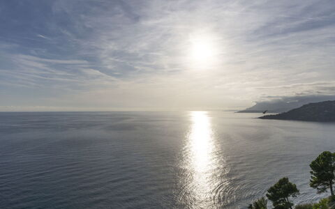 Mare Azzurro: Ciel, L'Eau, Nuage, Plage, Parapluie, Mobilier De Jardin, Ombre, Cotiers Et Relief Océaniques