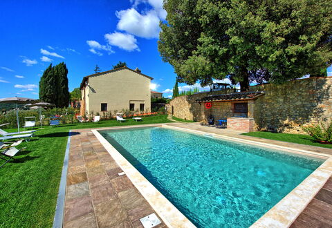 Montauto: L'Eau, Plante, Ciel, Nuage, Propriété, Piscine, Bâtiment, La Nature, Bleu Azur, Arbre