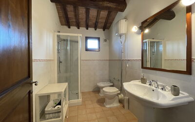Camino: Miroir, Robinet, Évier, Luminaire Plomberie, Propriété, Lavabo, Salle De Bains, Design Intérieur, Bois