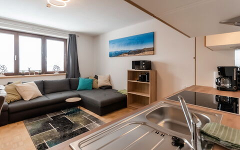 Bergleben: Propriété, Meubles, Évier, Canapé, Evier, Cabinetry, Éclairage, Design Intérieur, Fenêtre, Bois