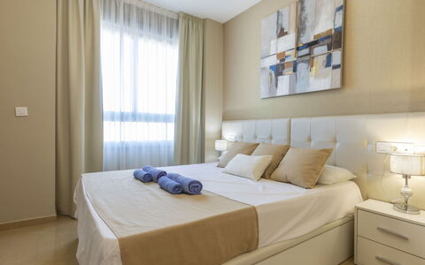 Oropesa del Mar 222: Meubles, Lit, Design Intérieur, Chambre, Sol, Bois, Sol, Pièce, Domicile, Literie