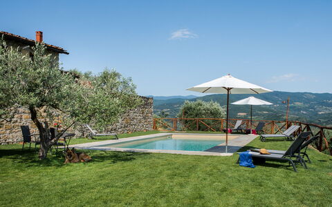 Casa San Piero: L'Eau, Ciel, Plante, Piscine, Ombre, Mobilier De Jardin, Arbre, Parapluie, Loisir, Bâtiment
