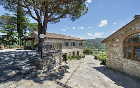 Casa San Piero: Ciel, Plante, Bâtiment, Nuage, Fenêtre, Arbre, Surface De La Route, Zone Rurale, Quartier, Ombre