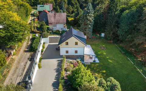 Posázaví: Maison, Zone Résidentielle, Chalet, Toit, Domicile, Zone Rurale, Établissements Humains, Jardin, Banlieue, Biens