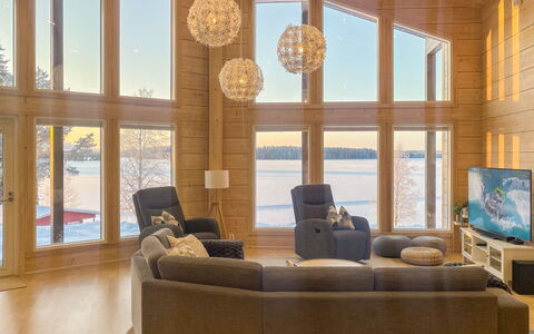 Leinola: Bois, Design Intérieur, Plafond, Domicile, Salon, Luminaire, Sol, Lustre, Canapé, Dur