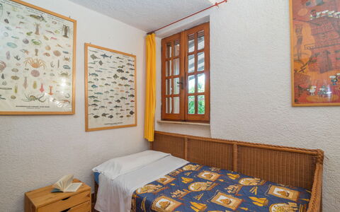 Bolina: Propriété, Meubles, Bois, Design Intérieur, Textile, Mur, Sol, Dur, Fenêtre, Immobilier