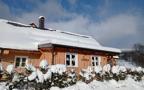 Rokytnice Nad Jizerou 55: Ciel, Plante, Nuage, Neige, Fenêtre, Bâtiment, Maison, Arbre, Gelé, Chalet