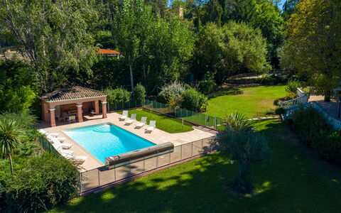 La Verdière: Plante, Arbre, Végétation, Paysage Naturel, Lot Terre, Piscine, Bâtiment, Herbe, Loisir, Paysage