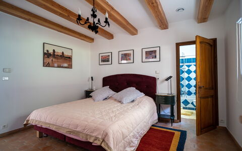 La Verdière: Meubles, Propriété, Cadre, Bâtiment, Confort, Bois, Bleu Azur, Fenêtre, Textile, Design Intérieur