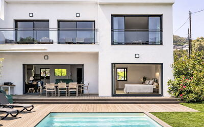 Solenzara 646: Maison, Zone Résidentielle, Domicile, Toit, Composite, Biens, Chalet, Ombre, Piscine, Villa