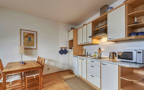 Harrachov 63: Meubles, Cabinetry, Propriété, Comptoir, Bois, Table, Design Intérieur, Éclairage, Tiroir, Cuisinière