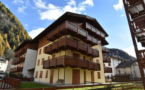 Cà Serena: Nuage, Ciel, Plante, Bâtiment, Fenêtre, Bois, Herbe, Design Urbain, Zone Rurale, Zone Résidentielle