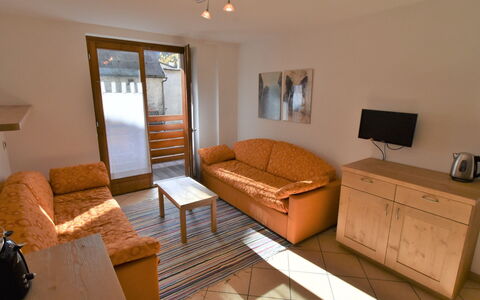 Cà Serena: Propriété, Table, Meubles, Bâtiment, Confort, Bois, Canapé, Design Intérieur, Sol, Sol