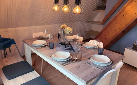 Waldrauschen: Table, Meubles, Vaisselle, Propriété, Vaisselle, Bois, Chaise, Design Intérieur, Assiette, Serveware