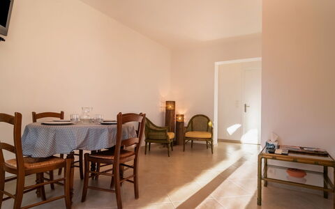 Hibiscus: Table, Meubles, Bâtiment, Chaise, Bois, Sol, Sol, Dur, Immobilier, Banc