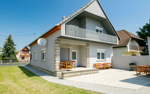 Pioneer: Ciel, Bâtiment, Plante, Fenêtre, Porte, Maison, Lot Terre, Arbre, Siding, Zone Résidentielle