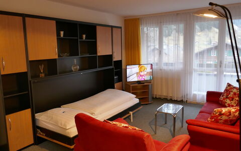 Chalet Wyssefluh: Meubles, Propriété, Cadre, Confort, Cabinetry, Télévision, Design Intérieur, Table, Fenêtre, Sol