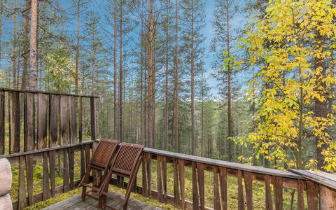 Munkero: Balcon, Appartement, Ombre, Verre, Condominium, Balustrade, Porche, Daylighting, Plate-Forme, Mobilier De Jardin