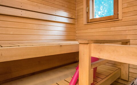 Henkari B: Balcon, Appartement, Ombre, Verre, Condominium, Balustrade, Porche, Daylighting, Plate-Forme, Mobilier De Jardin