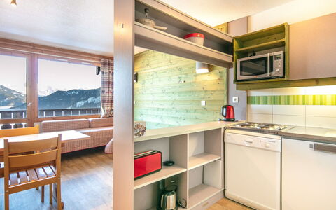 Les Avanchers-Valmorel 605: Meubles, Cabinetry, Bois, Comptoir, Bâtiment, Sol, Sol, Chaise, Table, Salon