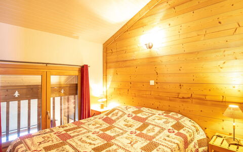 Les Avanchers-Valmorel 605: Meubles, Propriété, Confort, Bois, Bâtiment, Lit, Éclairage, Design Intérieur, Cadre De Lit, Sol