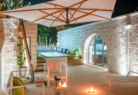 B&b Vico Bianco: Propriété, Table, Design Intérieur, Bois, Architecture, Sol, Salon, Ombre, Sol, Immobilier