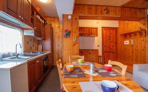 La Collina: Cabinetry, Propriété, Meubles, Table, Bois, Cuisine, Orange, Vaisselle, Design Intérieur, Chaise