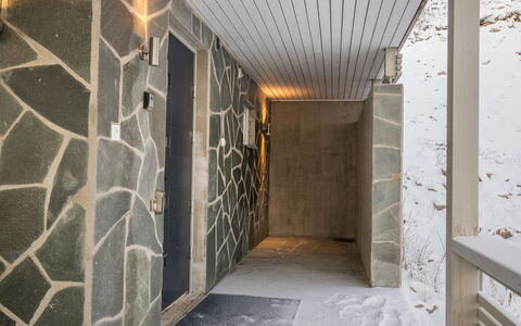 Holy Peak: Balcon, Appartement, Ombre, Verre, Condominium, Balustrade, Porche, Daylighting, Plate-Forme, Mobilier De Jardin