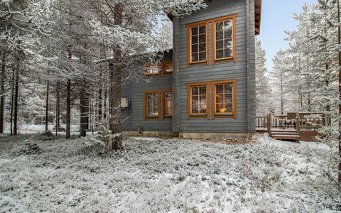 Pyhä-Kohu: Balcon, Appartement, Ombre, Verre, Condominium, Balustrade, Porche, Daylighting, Plate-Forme, Mobilier De Jardin