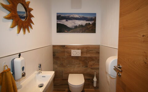 Uderns 300: Propriété, Salle De Bains, Bois, Design Intérieur, Luminaire Plomberie, Robinet, Toilette, Bâtiment, Mur, Plante