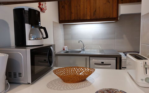 Le Bionnassay: Propriété, Cabinetry, Comptoir, Cuisinière, Gaz Poele, Appareil De Cuisine, Evier, Cooktop, Design Intérieur, Éclairage