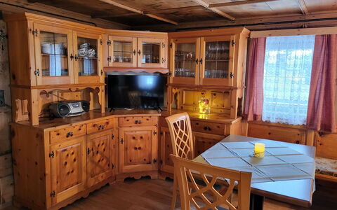 Stark: Cabinetry, Meubles, Fenêtre, Bois, Tiroir, Design Intérieur, Bâtiment, Télévision, Table, Architecture