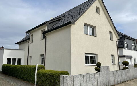 Nordlicht: Ciel, Plante, Bâtiment, Nuage, Fenêtre, Maison, Chalet, Zone Résidentielle, Toit, Façade