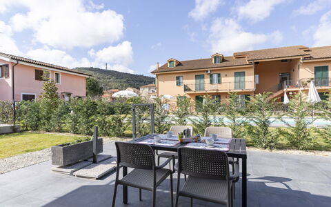 Imperia 388: Domicile, Balcon, Biens, Villa, Chaise, Mobilier De Jardin, Cour, Cour, Hôtel, Eco Hôtel