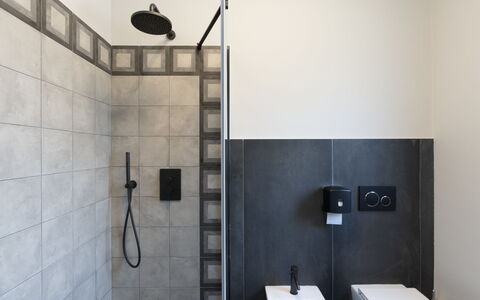 Imperia 388: Luminaire Plomberie, Robinet, Noir, Bâtiment, Salle De Bains, Tete De Douche, Bois, Design Intérieur, Évier