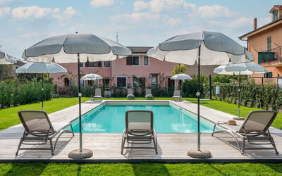 Imperia 388: L'Eau, Plante, Nuage, Ciel, Propriété, Meubles, Piscine, Parapluie, Bleu Azur, Bâtiment