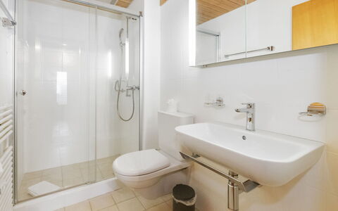 Réan: Design Intérieur, Sol, Salle De Bains, Luminaire Plomberie, Sol, Plafond, Lavabo, Évier, Robinet, Pièce
