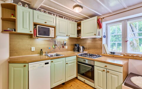 Sunny Slope & Sauna: Cuisine, Bois, Design Intérieur, Cabinetry, Appareil De Cuisine, Comptoir, Principaux Appliance, Sol, Sol, Tiroir