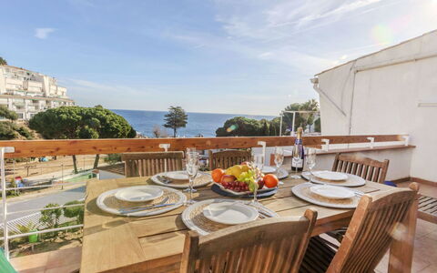 Miramar Salions: Bois, Meubles, Table Cuisine Et Salle A Manger, Appartement, Chaise, Recours, Tableau De Plein Air, Balcon, Tache De Bois, Plate-Forme