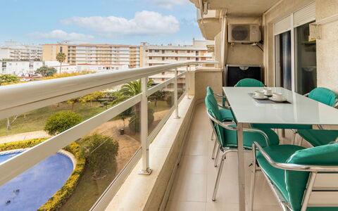 Aguamarina 7: Ciel, L'Eau, Nuage, Propriété, Plante, Table, Bâtiment, Chaise, Ombre, Design Intérieur