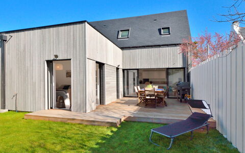 Ker Bernic: Ciel, Propriété, Bâtiment, Plante, Lot Terre, Bois, Herbe, Ombre, Chalet, Zone Résidentielle