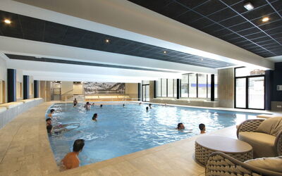 L'Alpe D'Huez 605: L'Eau, Piscine, Bâtiment, Condominium, Loisir, Maison, Immobilier, Ville Resort, Thermes, Appartement