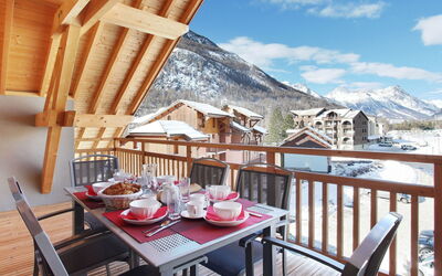 Serre Chevalier 670: Ciel, Neige, Bâtiment, Fenêtre, Pente, Gelé, Maison, Géologique Phénomène, Design Urbain, L'Hiver